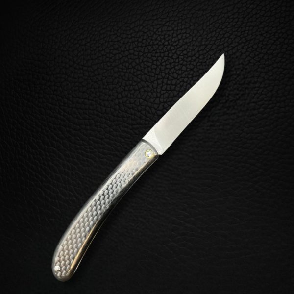 couteau pliant artisanal carbone tissé